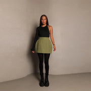 Elegante blazer verde da donna, con risvolto, maniche lunghe, bottoni, minigonna a vita alta,