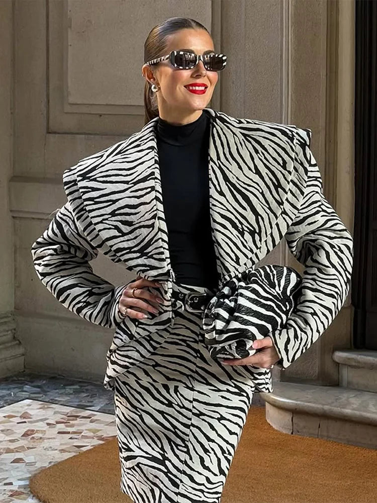 Giacca e gonna  "Wild Diva" a Fantasia Zebrata - Must-Have di Stagione