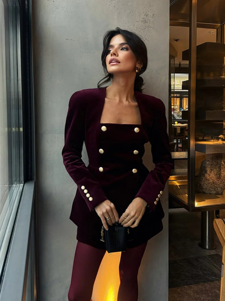 Completo Mini Abito/Blazer in Velluto Bordeaux Doppiopetto – Lusso e Stile per Occasioni Speciali