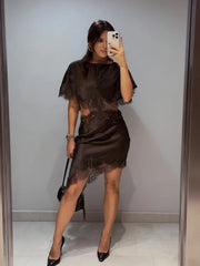 Abito Midi con Dettagli in Pizzo - Eleganza Romantica