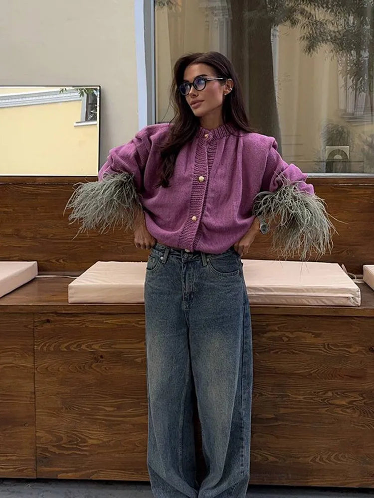 Cardigan Oversize Viola Scuro/Fucsia Elegante in Velluto a Coste con Piume grigie