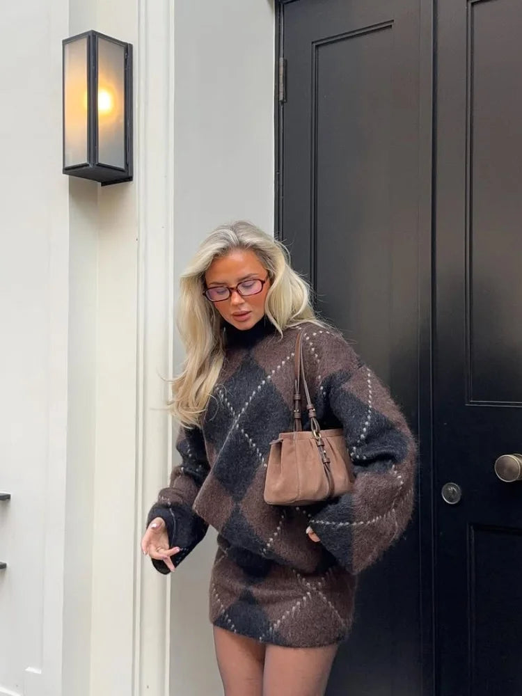 Maglione Argyle "Chic Grunge" in Maglia Pelosa con minigonna